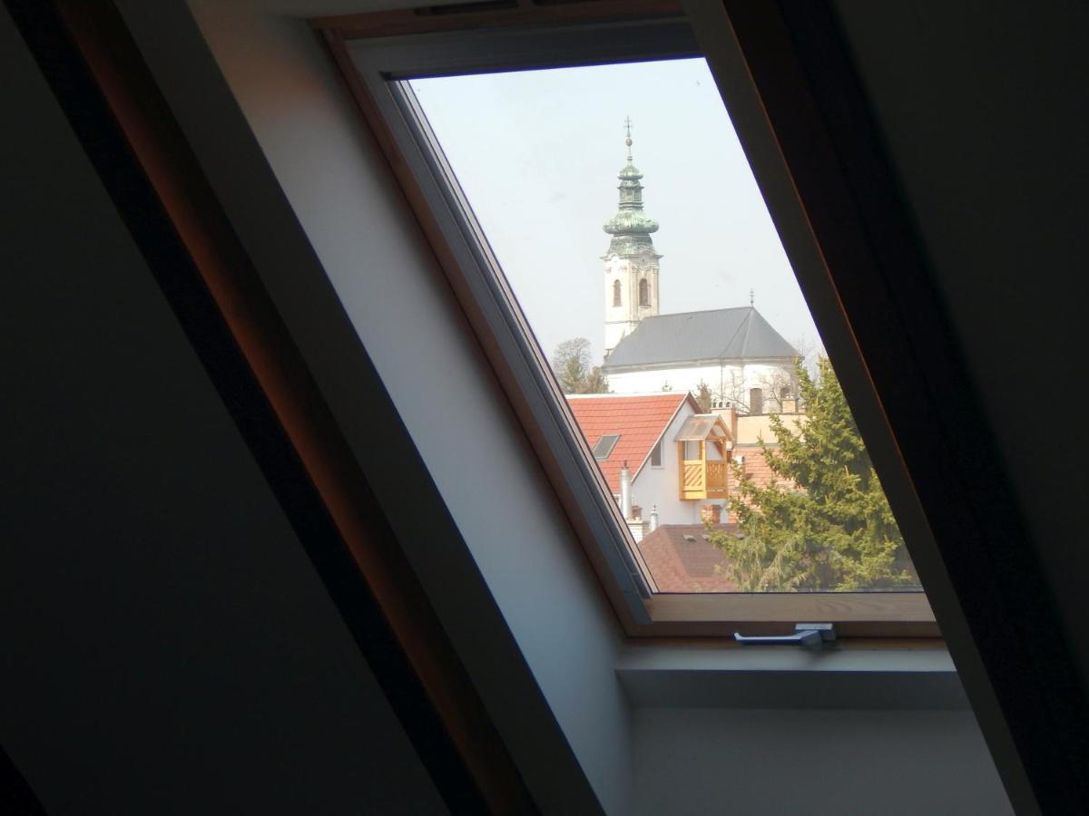 Travertin Eger Exteriör bild