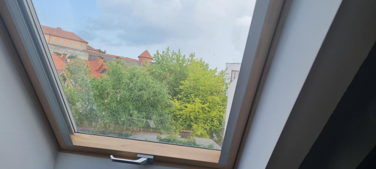 Travertin Eger Exteriör bild